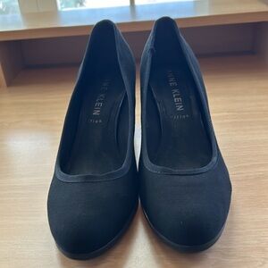 Anne Klein “Carole” Black Fabric Block Heel Pumps Size 9M